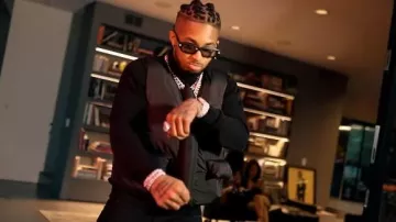 Chaleco de almohada de plumón negro de Entire Studios usado por DDG en DDG - Way Too Petty (Video musical oficial)