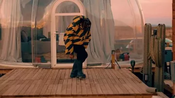 Balenciaga x Crocs Botas altas de goma negras usadas por DDG en DDG - Vegan (Video musical oficial)