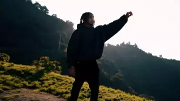 Yeezy x Gap By Balenciaga Sudadera con capucha con logo negro usada por DDG en DDG - Maybach Curtains (Video oficial)