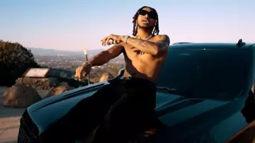 Cinturón Louis Vuitton de cuero negro con monograma LV Initiales usado por DDG en DDG - Maybach Curtains (Video oficial)