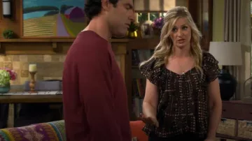 Isabel Marant Etoile Madrana Haut en coton imprimé porté par Gemma Johnson (Beth Behrs) comme on le voit dans The Neighborhood (S08E02)