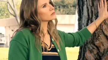 Nadie quiere esto S2 Kristen Bell Cárdigan verde usado por Joanne (Kristen Bell) como se ve en Nadie quiere esto (S02E01)