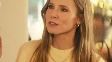 Nobody Wants This S02 Kristen Bell Yellow Crew-Neck Sweater worn by Joanne (Kristen Bell) as seen in Nobody Wants This (S02)