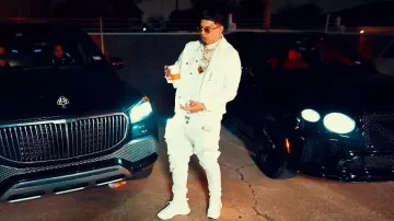 Dolce & Gabbana White Leather & Silver DG Belt worn by DeeBaby in DeeBaby - Bank Statements & Deposits ( Official Video ) shot by : Cash Jundi