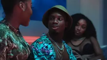 Camisa con estampado de serpiente verde Marni x Bruno Bozzetto usada por Denzel Curry en Denzel Curry - SPEEDBOAT (Video musical oficial)