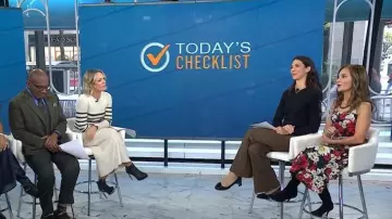 Suéter de cachemira adornado con flechas de Miss CP de Zadig & Voltaire usado por Natalie Azar como se ve en Today el 28 de octubre de 2025