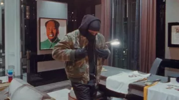 The North Face Black ETIP Gloves worn by Drake in Drake - Toosie Slide (Official Music Video)