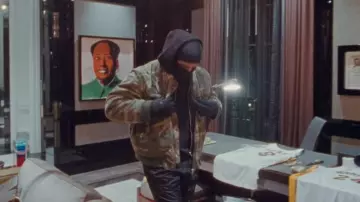 The North Face Black ETIP Gloves worn by Drake in Drake - Toosie Slide (Official Music Video)