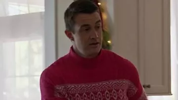 Joyeux Noël, Ted Cooper ! Pull en tricot torsadé porté par Ted Cooper (Robert Buckley) comme on le voit dans Joyeux Noël, Ted Cooper !