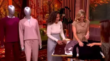 Falda de dos piezas de Jane Wade usada por Sunny Hostin como se ve en The View el 27 de octubre de 2025