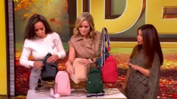Vestido midi adornado con cristales de Stella McCartney usado por Gretta Monahan como se ve en The View el 27 de octubre de 2025