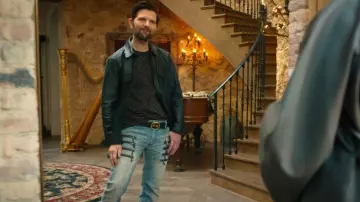 John Varvatos Travis Chemise Veste portée par John Novak (Adam Scott) comme on le voit dans Loot (S03E04)