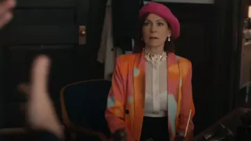 Blazer cruzado Usdbe Tie-Dye Hit Color usado por Elsbeth Tascioni (Carrie Preston) como se ve en Elsbeth (S03E03)