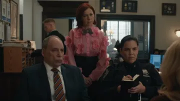 My Name is Rasha Jinan Blouse porté par Elsbeth Tascioni (Carrie Preston) comme on le voit dans Elsbeth (S03E03)