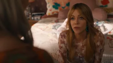 Free People Lady Lux Printed Layering Top porté par Morgan Gillory (Kaitlin Olson) comme on le voit dans High Potential (S02E07)