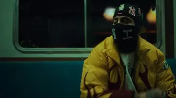 Moncler x Palm Angels Chaqueta de Plumón Clancy Llamas Amarillas usada por Duki en DUKI - Si Me Sobrara el Tiempo (Video Oficial)