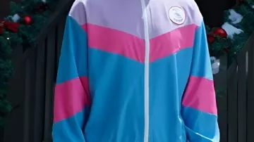Survêtement color-block porté par Ted Cooper (Robert Buckley) dans Joyeux Noël, Ted Cooper !