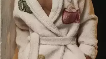 Bata de baño impresa en taza multicolor usada por Brad Pitt en Fight Club - Discurso de Tyler Durden