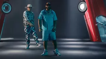 Nahmias Chemise bleu clair 'Summer Land' portée par El Alfa à Darell, El Alfa - PAKATA (Vidéo Officielle)