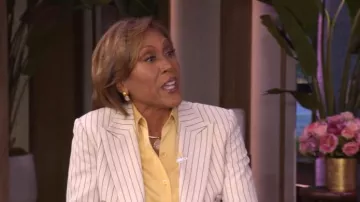 Veronica Beard Miller Blazer à double boutonnage porté par Robin Roberts comme on le voit dans LIVE with Kelly and Mark le 28 octobre 2025