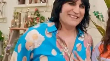 The Great British Bake Off Noel Fielding Egg Breakfast Shirt of Self - Présentateur (Noel Fielding) dans The Great British Bake Off (S08E10)