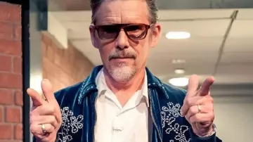 Ethan Hawke Late Night with Seth Chaqueta de terciopelo usada por (Ethan Hawke) como se ve en Late Night with Seth Meyers