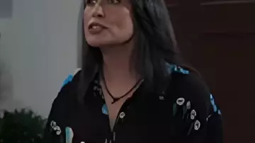 Rena Sofer General Hospital 2025 Chemise à fleurs abstraites noires