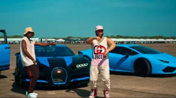 Rick Owens Hot Pink Jumbolace High Top Sneakers portées par El Alfa dans El Alfa « El Jefe » x Flow 28 x Polo Joa - Rico Feo (Vidéo Officielle)