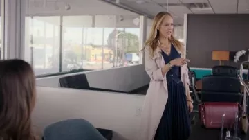 Gabardina Theory Oaklane B usada por Teddy Altman (Kim Raver) como se ve en Anatomía de Grey (T22E03)