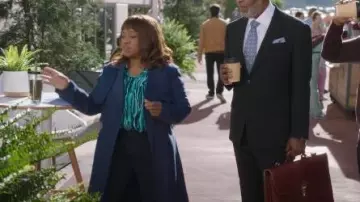 Blusa Arielle de Trina Turk para mujer usada por Miranda Bailey (Chandra Wilson) como se ve en Anatomía de Grey (S22E03)