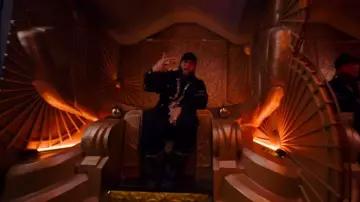 1017 ALYX 9SM Jean Noir Déchiqueté & Clouté porté par El Alfa dans EL ALFA - HELICOPTERO