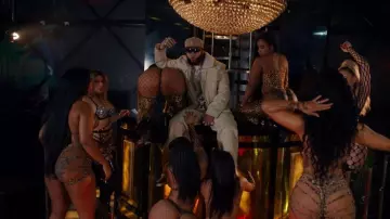 Louis Vuitton Veste de travail à col en peau de mouton crème portée par El Alfa dans EL ALFA - HELICOPTERO