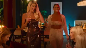 Alex Perry Vestido sin tirantes con lentejuelas retorcidas usado por Emma Hernan como se ve en Selling Sunset (S09E02)