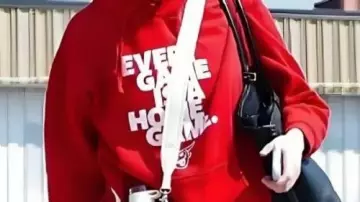 Sudadera con capucha roja Every Game Is Home Game usada por Caitlin Clark en Indiana Fever