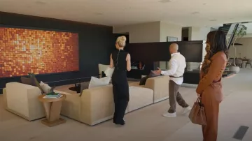 Hermès Miel Birkin 35 en cuir de crocodile Porosus brillant avec garniture en palladium porté par Breana Tiesi comme on le voit dans Selling Sunset (S09E02)