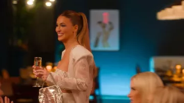 Veronica Beard Bolso de hombro de cuero pequeño y holgado usado por Emma Hernan como se ve en Selling Sunset (S09E02)