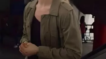 Veste portée par Whitney (Lily James) dans Film Swiped 2025