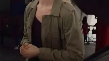 Veste portée par Whitney (Lily James) dans Film Swiped 2025