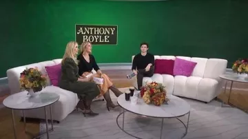 Botte haute Veronica Beard Tarian portée par Jenna Bush Hager comme on le voit dans Today le 29 octobre 2025