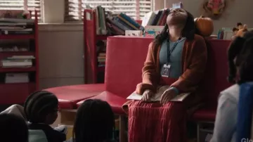 Jupe midi texturée Max Studio portée par Janine Teagues (Quinta Brunson) comme on le voit dans Abbott Elementary (S05E05)