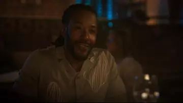 Camisa de punto floral Reiss Laurent Camp usada por Lewis Stewart (McKinley Freeman) como se ve en Reasonable Doubt (S03E08)