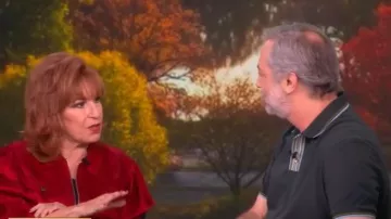 Paul Smith Regular Fit Polo T Shirt Vert porté par Judd Apatow comme on le voit dans The View le 29 octobre 2025