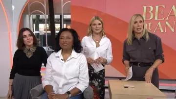 Alice + Olivia Porla Top de lana elástica con adornos usado por Erica Taylor como se ve en Today el 30 de octubre de 2025