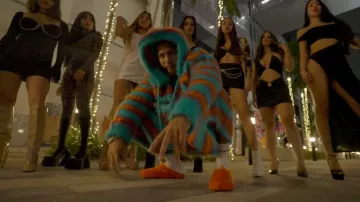 Balenciaga White Logo Tennis Socks worn by El Alfa in El Alfa "El Jefe" - El Tubo (Video Oficial) #sagitariothealbum