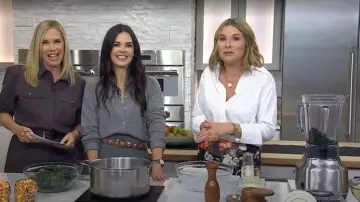 Cinturón Khaite Benny con tachuelas usado por Katie Lee como se ve en Today with Jenna & Friends el 30 de octubre de 2025