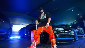 Vetements Black Limited Edition T Shirt worn by El Alfa in EL ALFA "EL CAPO" ❌ NORIEL ❌ TRUENO - LOS APARATOS ✈️???? #SagitarioTheAlbum