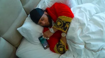 Versace Red I Heart Baroque Robe worn by El Alfa in EL ALFA "EL CAPO" ❌ NORIEL ❌ TRUENO - LOS APARATOS ✈️???? #SagitarioTheAlbum