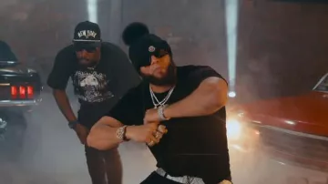 Gorro de pompón acanalado negro Moncler usado por El Alfa en El Alfa "El Jefe" Ft. Pablo Piddy - PAKETUM #SagitarioTheAlbum