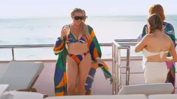 Haut de bikini Villa Fresca Vista en Tuscan Wave porté par Heather Gay comme on le voit dans The Real Housewives of Salt Lake City (S06E07)