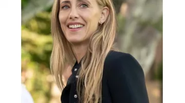 Kim Raver Greys Anatomy S22 Chaqueta negra (Kim Raver) en Grey's Anatomy (S22E03)
